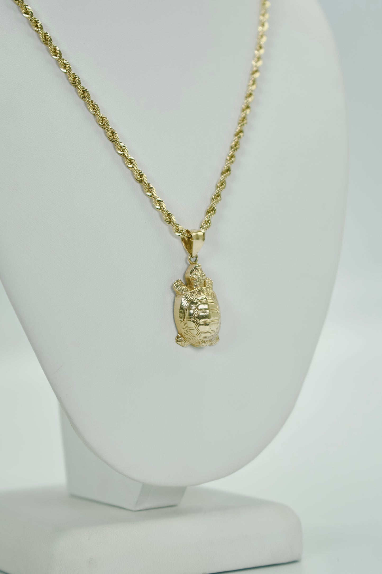 14K Turtle Pendant With Rope Chain Yellow Gold