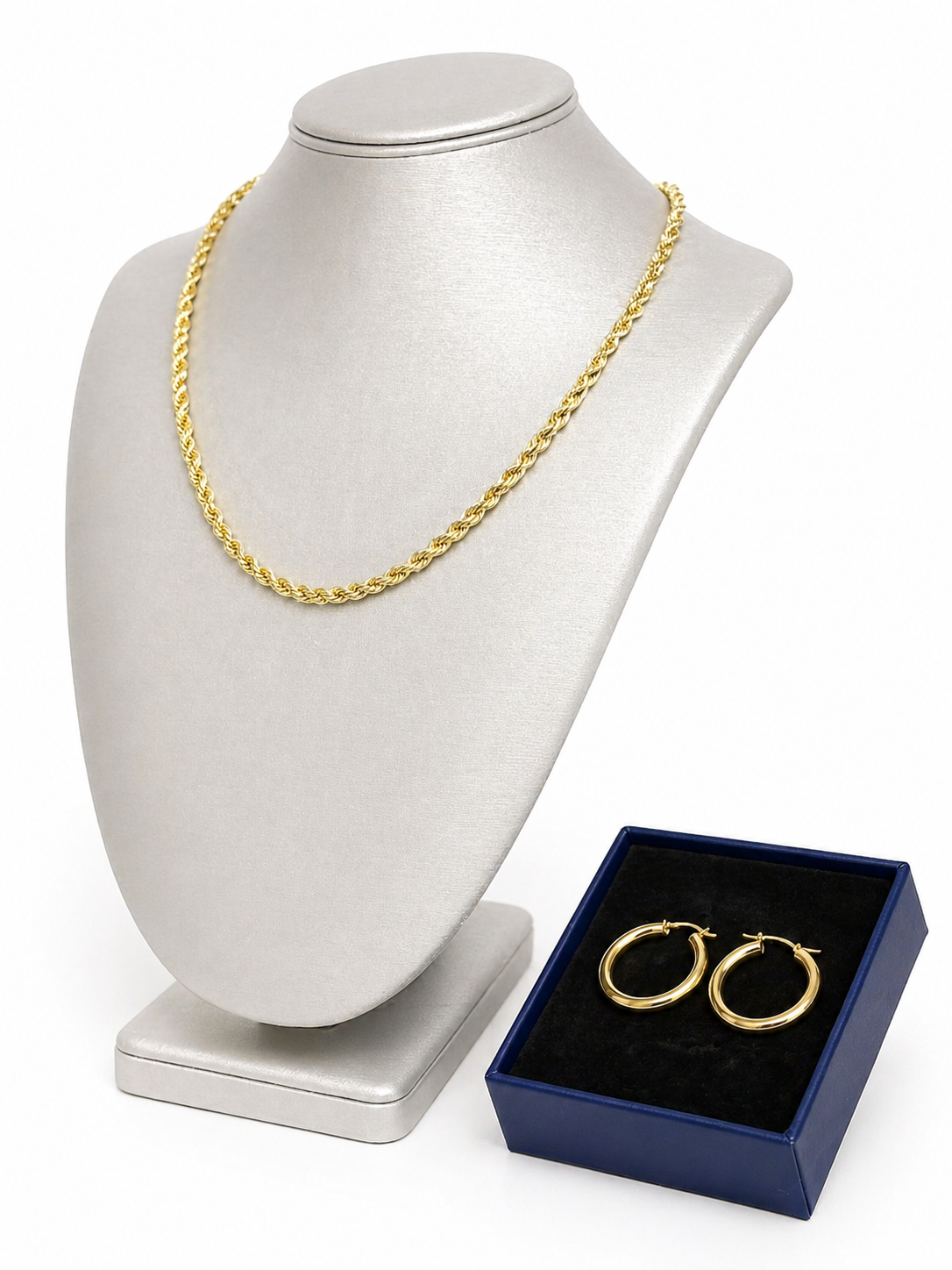 Rope chain with hoop earrings