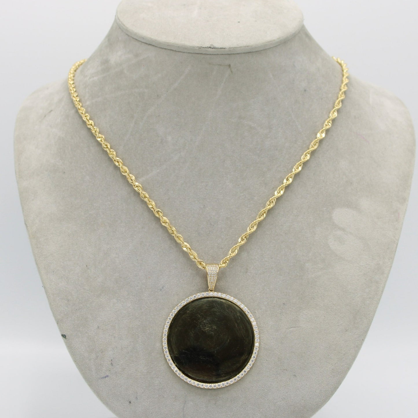 14K Picture Pendant with Rope Chain Yellow Gold