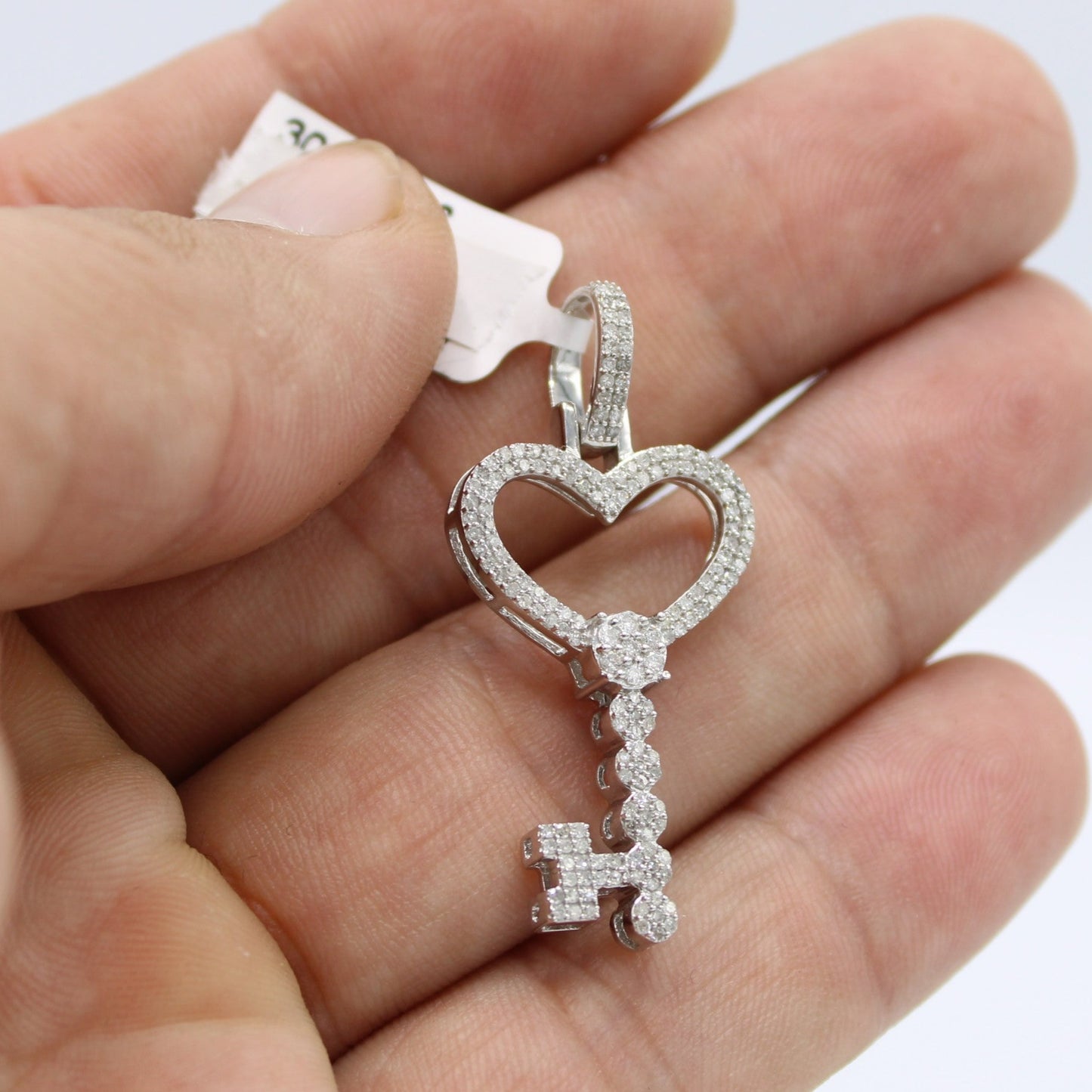 14K VS Diamond Heart Key Pendant White  Gold