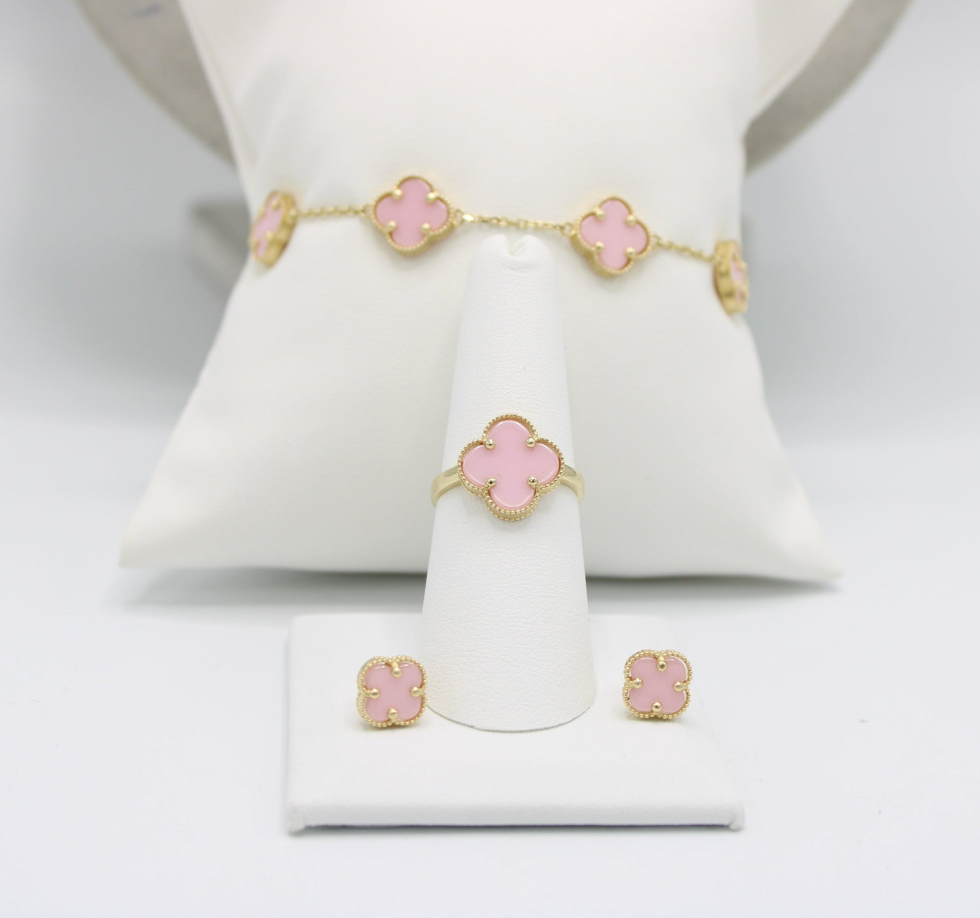  Elegant 14k solid gold bracelet with opal pink Clover